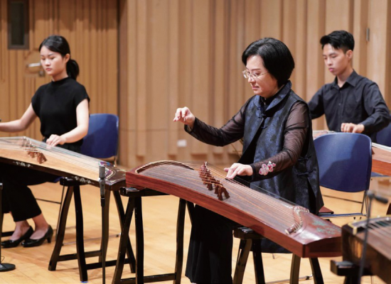 師生聯演古箏合奏