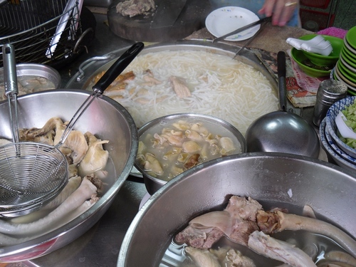 [吃食]德正街米粉湯~藏在市場裡的在地小吃老店-市場小吃