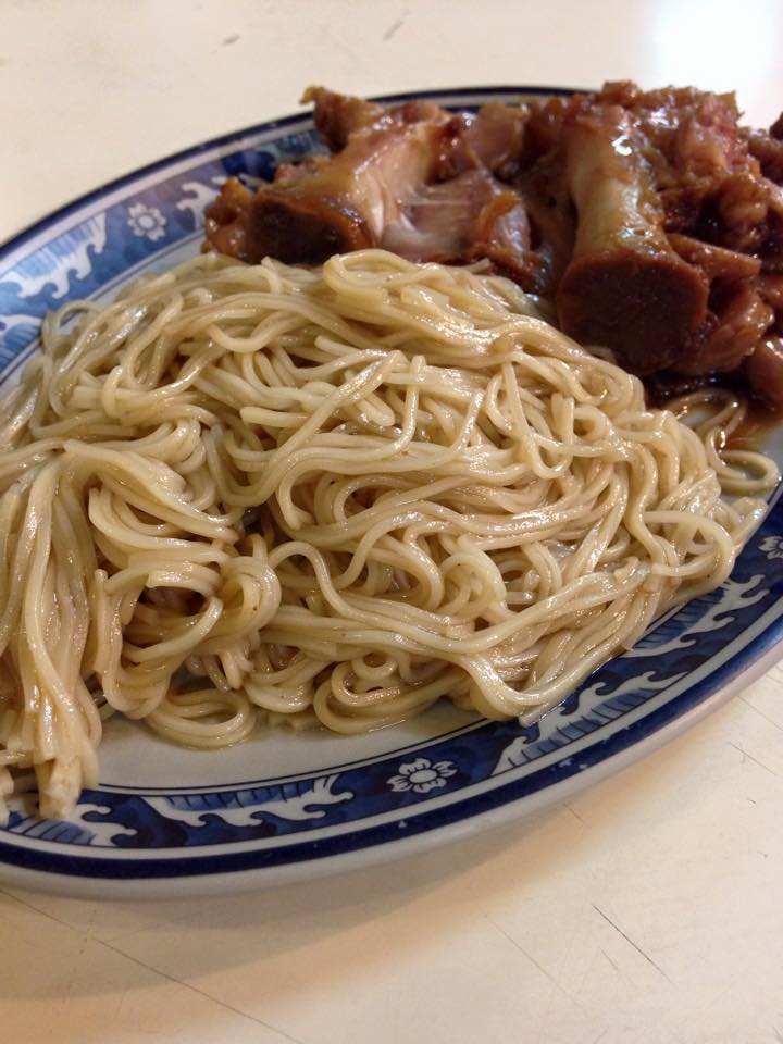 好吃的古早味豬腳麵線-小吃 好吃的古早味豬腳麵線-小吃