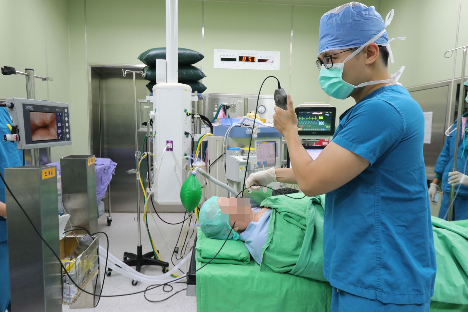副總白天嗜睡險丟官　睡眠內視鏡檢查助揪出病灶-亞大醫院