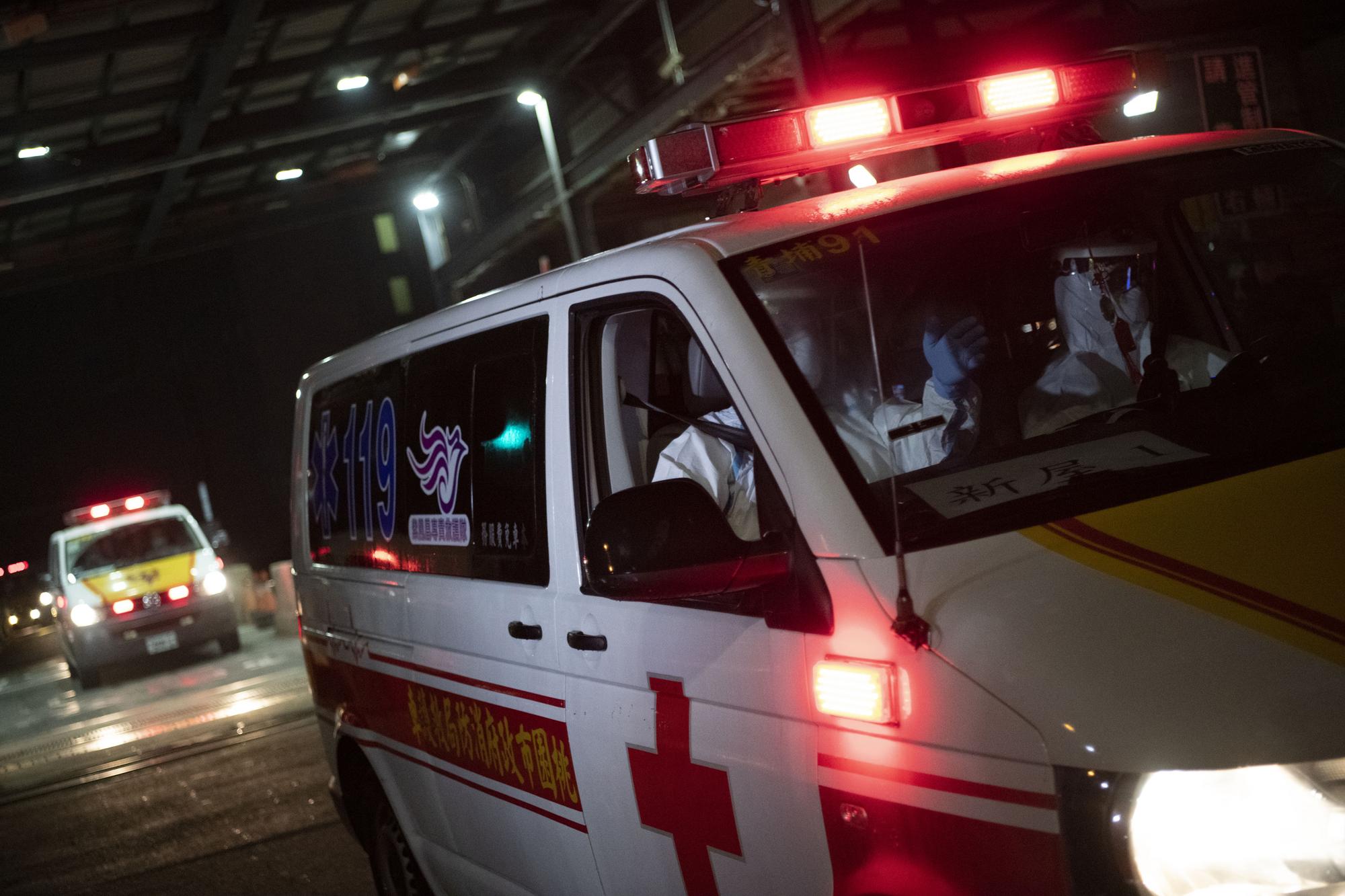 【防疫斷線】119救護員運送病患的SOS：高風險名冊看不到、拿N95口罩還得寫「借據」-武漢肺炎
