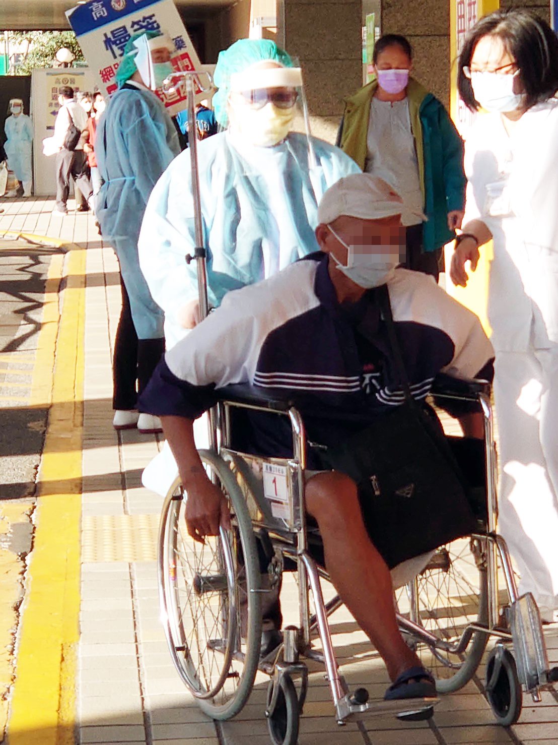 17年前站在抗煞第一線、醫療外交還染登革熱...她是斷「索」前最後離境的護理長！-COVID-19