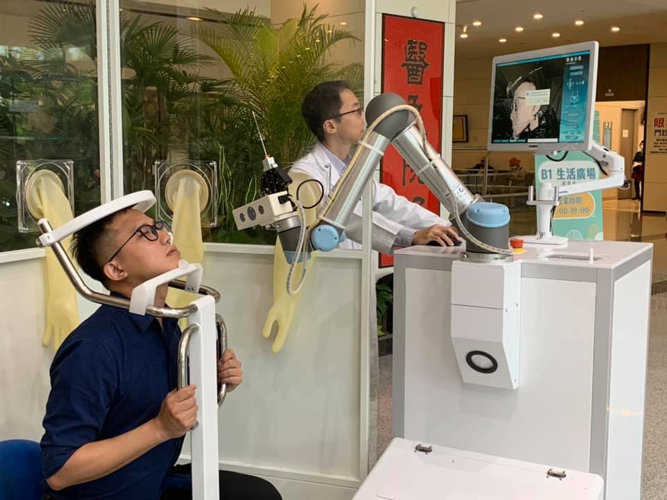 保護醫護不遺餘力！台灣醫師研發「自動鼻咽採檢機器人」5分鐘搞定新冠肺炎採檢-AI機器人