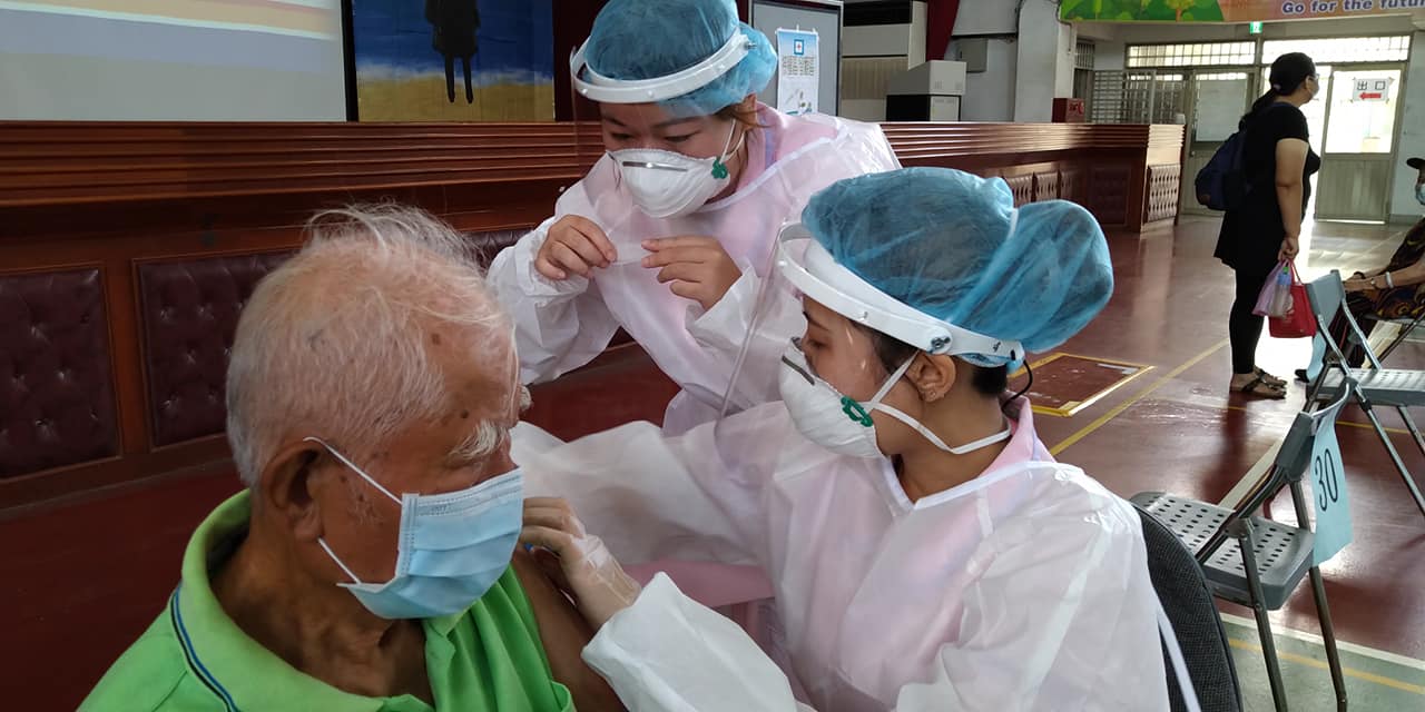 造冊9百僅來60人！年輕人打不到、長輩不想打，醫師嘆：台灣人被寵壞-AZ疫苗