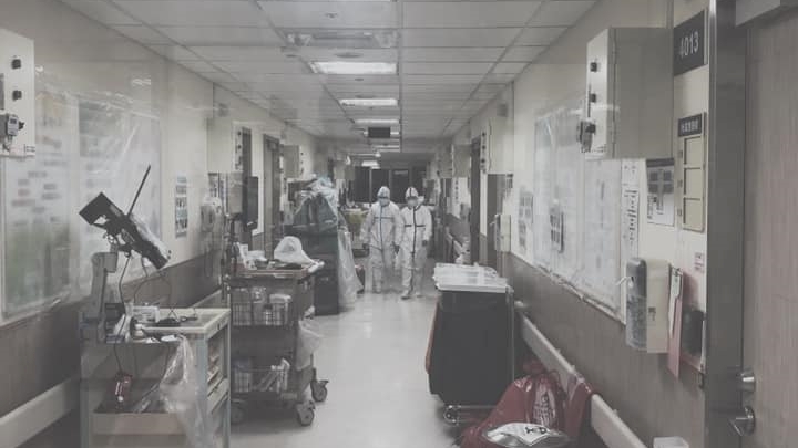 「8坪大病房就是他們的全部」護理師：確診者在我面前說不想活，怎麼辦？-COVID-19