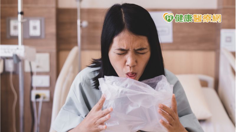 全身麻醉後出現噁心、嘔吐副作用? 醫:術前可先評估預防-全身麻醉 全身麻醉後出現噁心、嘔吐副作用? 醫:術前可先評估預防-全身麻醉