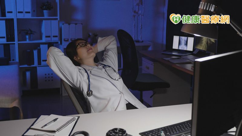 女性朋友常上這種班，婦產科名醫：恐怕會提早進入更年期-更年期