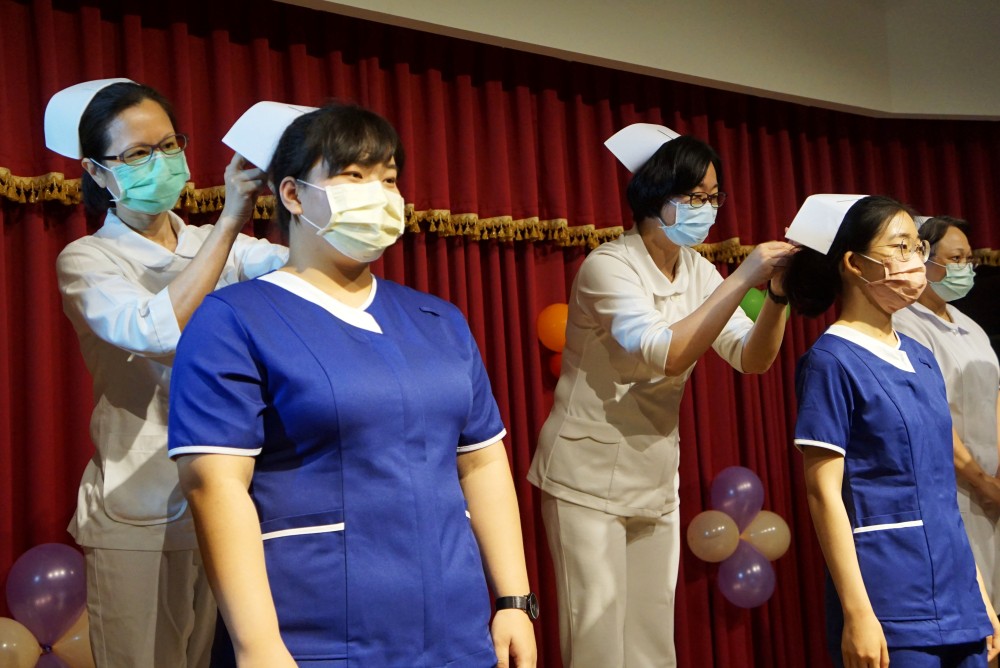 護師節前夕大葉護理系舉辦加冠，109人宣誓成為南丁格爾傳人-大葉大學
