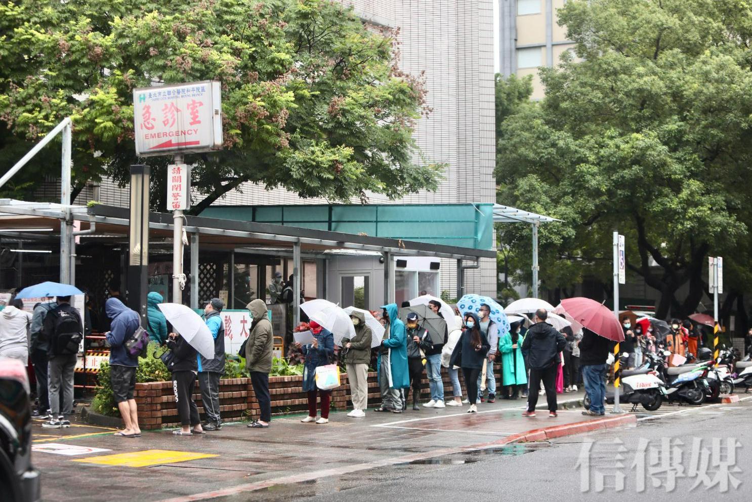 疫情暴衝壓力大 第一線護理師心聲：很多民眾直衝醫院 是因為政府1922打不通.....-1922