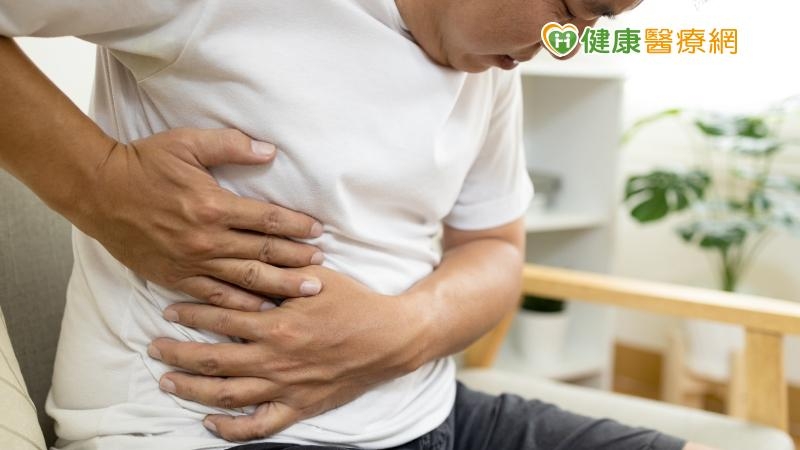 常常胃痛，到底怎麼了？專科醫教你簡單分辨「胃炎、胃潰瘍、胃食道逆流」-十二指腸潰瘍