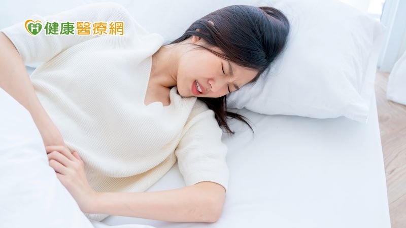 妙齡女卵巢扭轉腹劇痛 術中驚見「長頭髮、牙齒畸胎瘤」-台北慈濟醫院