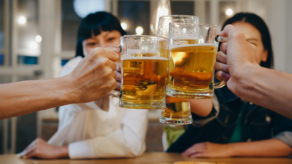飲酒適量！酒精可能導致阿茲海默症發生-老人癡呆