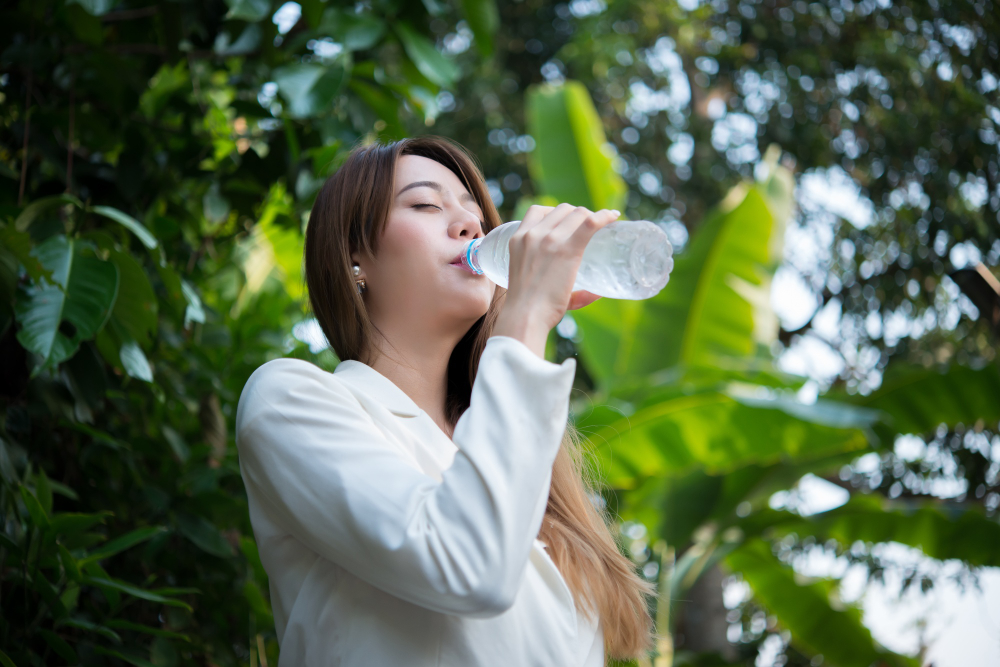 打破迷思 每天真的應該喝八杯水嗎？-孕婦