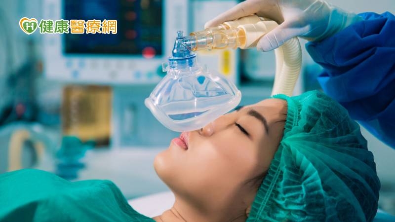獨創免插管全身麻醉！靈感來自「救命神器」 已有２千多名手術患者受益-全身麻醉