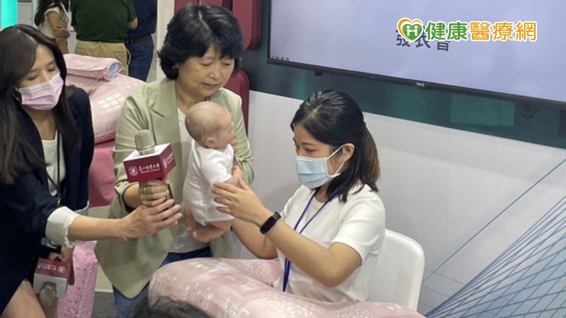 新手媽哺乳誤摔寶寶！ 雙和護理團隊以創意解決困境-母嬰親善