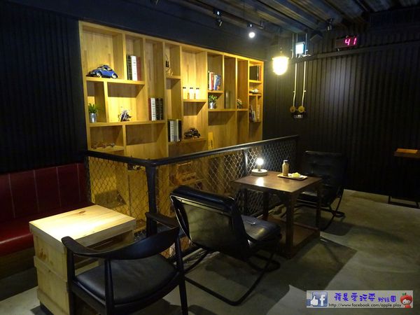 高雄鳳山‧工業風?工廠鐵皮屋ㄟ迦逼~「昂司洋成Uns coffe」-UNS COFFEE 高雄鳳山‧工業風?工廠鐵皮屋ㄟ迦逼~「昂司洋成Uns coffe」-UNS COFFEE