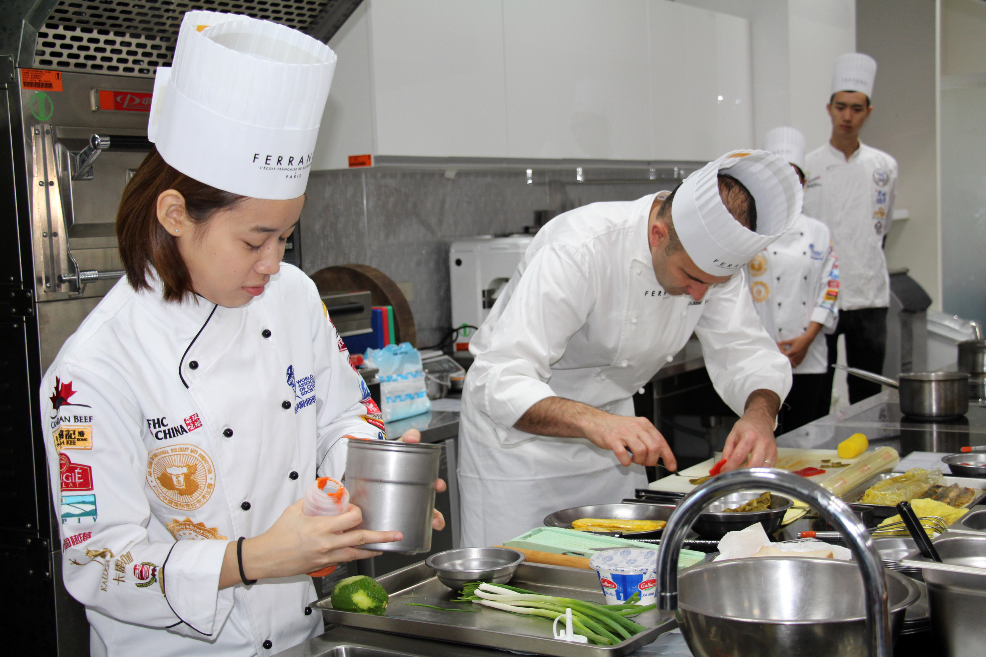 高中職學生在大葉大學遇見法國費杭迪  向法國主廚學廚藝-大葉大學