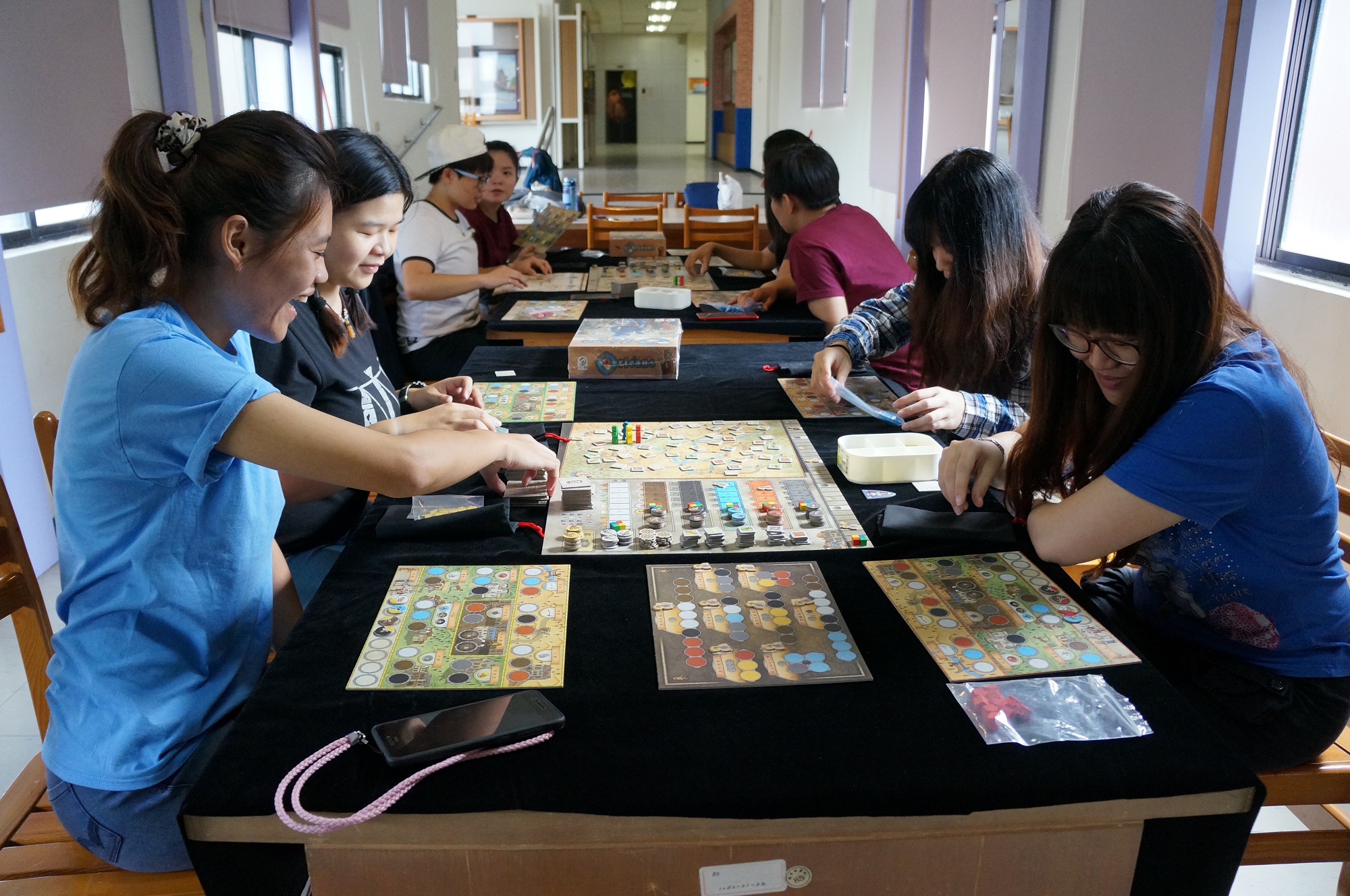 美和科大學生在圖書館「熱鬧」玩桌遊-美和科技大學