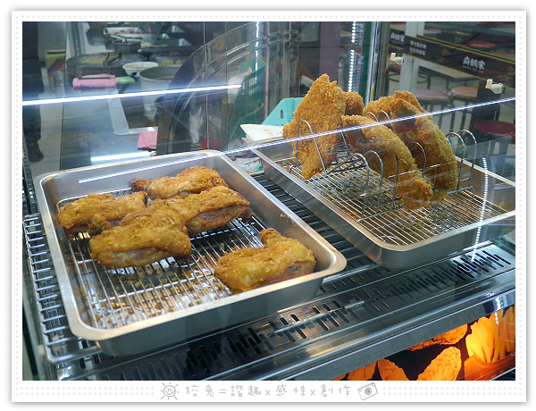 [台南食記] 舟鶴家嫩骨飯‧文賢店~選用零汙染的台東關山米！雙拼飯、嫩骨粥、滷排、椒麻雞、麻油雞湯、白菜滷！