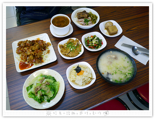[台南食記] 舟鶴家嫩骨飯‧文賢店~選用零汙染的台東關山米！雙拼飯、嫩骨粥、滷排、椒麻雞、麻油雞湯、白菜滷！
