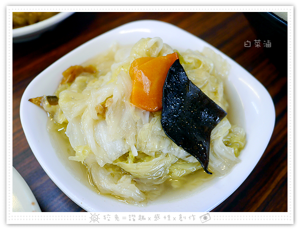 [台南食記] 舟鶴家嫩骨飯‧文賢店~選用零汙染的台東關山米！雙拼飯、嫩骨粥、滷排、椒麻雞、麻油雞湯、白菜滷！