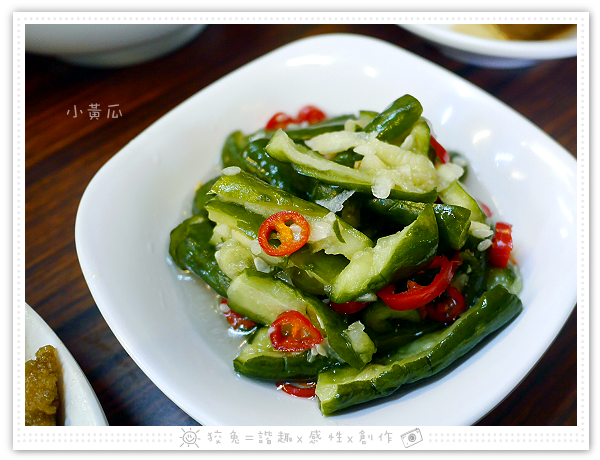 [台南食記] 舟鶴家嫩骨飯‧文賢店~選用零汙染的台東關山米！雙拼飯、嫩骨粥、滷排、椒麻雞、麻油雞湯、白菜滷！