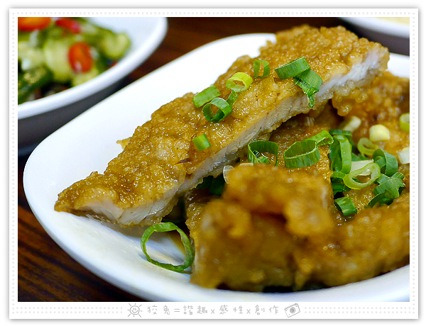 [台南食記] 舟鶴家嫩骨飯‧文賢店~選用零汙染的台東關山米！雙拼飯、嫩骨粥、滷排、椒麻雞、麻油雞湯、白菜滷！