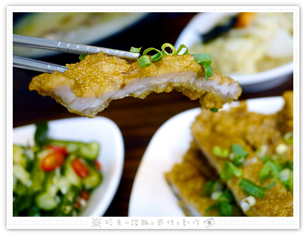 [台南食記] 舟鶴家嫩骨飯‧文賢店~選用零汙染的台東關山米！雙拼飯、嫩骨粥、滷排、椒麻雞、麻油雞湯、白菜滷！