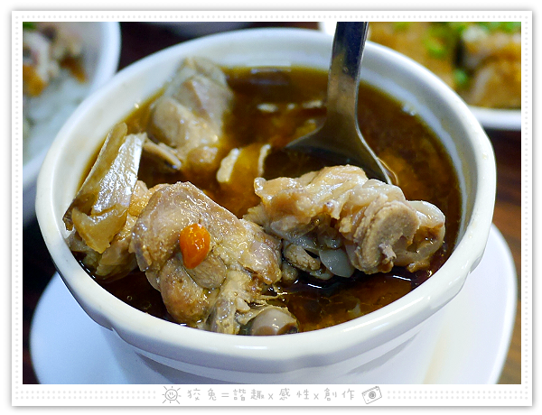 [台南食記] 舟鶴家嫩骨飯‧文賢店~選用零汙染的台東關山米！雙拼飯、嫩骨粥、滷排、椒麻雞、麻油雞湯、白菜滷！