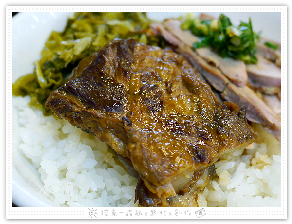 [台南食記] 舟鶴家嫩骨飯‧文賢店~選用零汙染的台東關山米！雙拼飯、嫩骨粥、滷排、椒麻雞、麻油雞湯、白菜滷！