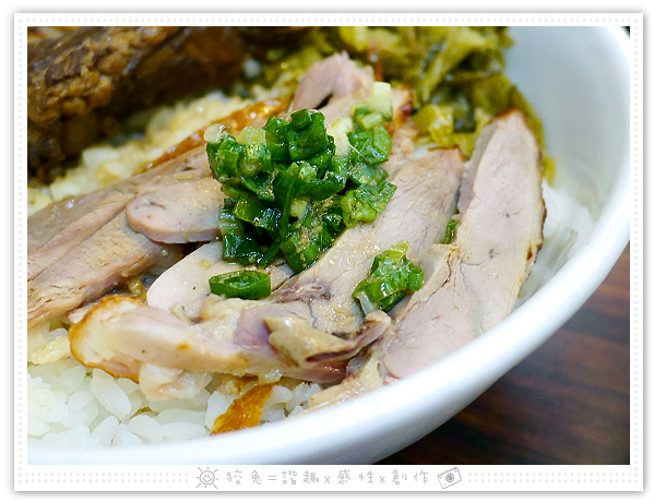[台南食記] 舟鶴家嫩骨飯‧文賢店~選用零汙染的台東關山米！雙拼飯、嫩骨粥、滷排、椒麻雞、麻油雞湯、白菜滷！
