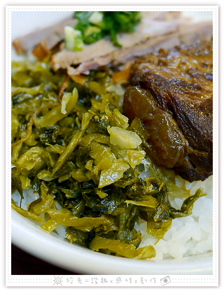 [台南食記] 舟鶴家嫩骨飯‧文賢店~選用零汙染的台東關山米！雙拼飯、嫩骨粥、滷排、椒麻雞、麻油雞湯、白菜滷！