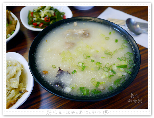 [台南食記] 舟鶴家嫩骨飯‧文賢店~選用零汙染的台東關山米！雙拼飯、嫩骨粥、滷排、椒麻雞、麻油雞湯、白菜滷！