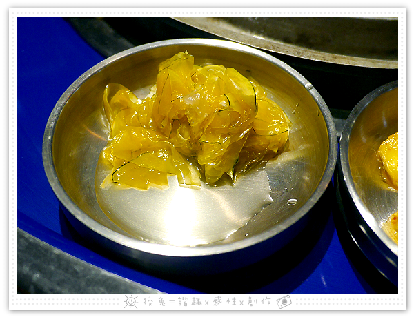[台南食記] 燒出名堂~汽油桶韓式燒肉！多種小菜無限供應&桌邊烤肉服務！牛豬雙人套餐、明太子石鍋拌飯、都教授炸雞！