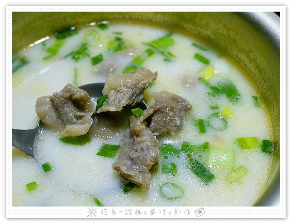 [台南食記] 燒出名堂~汽油桶韓式燒肉！多種小菜無限供應&桌邊烤肉服務！牛豬雙人套餐、明太子石鍋拌飯、都教授炸雞！