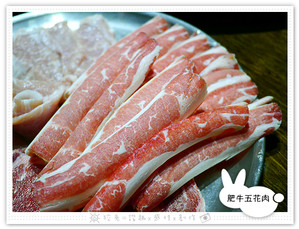 [台南食記] 燒出名堂~汽油桶韓式燒肉！多種小菜無限供應&桌邊烤肉服務！牛豬雙人套餐、明太子石鍋拌飯、都教授炸雞！
