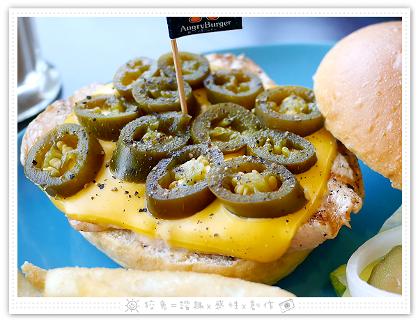 [台南食記] AngryBurger美式餐廳~墨西哥辣味起司雞肉堡‧生活不如意？一起大口怒吃漢堡吧！