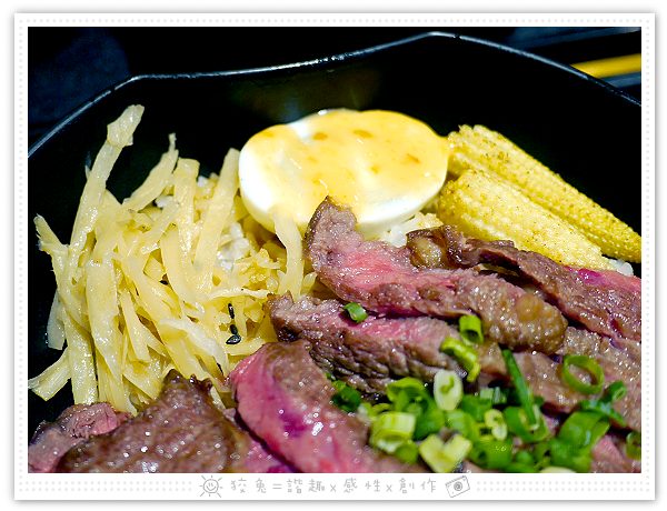 [台南食記] 去啃Chicken職人炸物(台南新天地)~巨無霸雞排丼飯&頂級牛小排丼飯&歡樂分享餐！高質感的內用鹽酥雞！