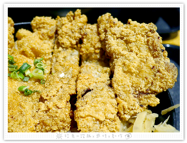 [台南食記] 去啃Chicken職人炸物(台南新天地)~巨無霸雞排丼飯&頂級牛小排丼飯&歡樂分享餐！高質感的內用鹽酥雞！