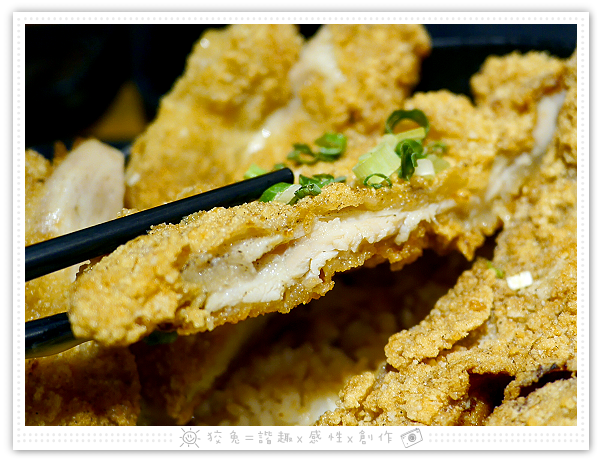 [台南食記] 去啃Chicken職人炸物(台南新天地)~巨無霸雞排丼飯&頂級牛小排丼飯&歡樂分享餐！高質感的內用鹽酥雞！