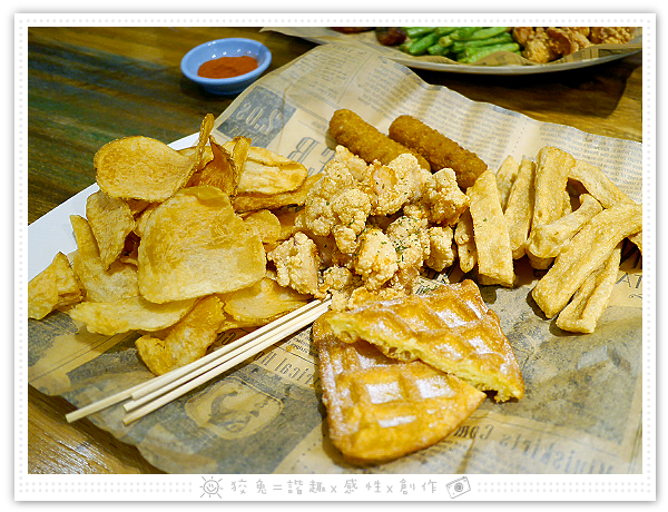 [台南食記] 去啃Chicken職人炸物(台南新天地)~巨無霸雞排丼飯&頂級牛小排丼飯&歡樂分享餐！高質感的內用鹽酥雞！
