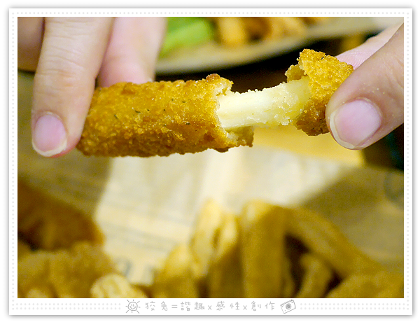 [台南食記] 去啃Chicken職人炸物(台南新天地)~巨無霸雞排丼飯&頂級牛小排丼飯&歡樂分享餐！高質感的內用鹽酥雞！