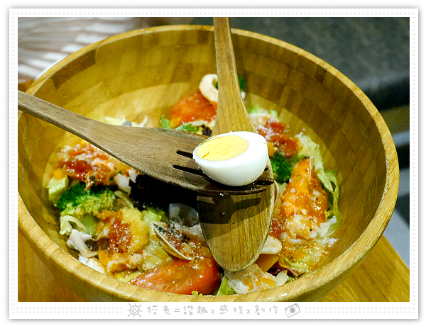 [高雄食記] 黑浮咖啡‧高美店~今年最推的複合式咖啡廳！
