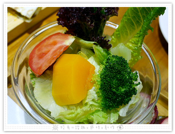 [高雄食記] 黑浮咖啡‧高美店~今年最推的複合式咖啡廳！
