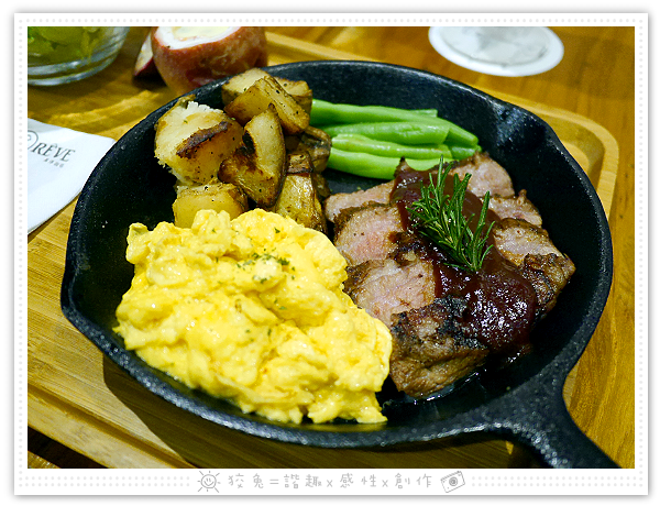 [高雄食記] 黑浮咖啡‧高美店~今年最推的複合式咖啡廳！