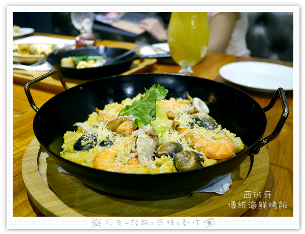 [高雄食記] 黑浮咖啡‧高美店~今年最推的複合式咖啡廳！