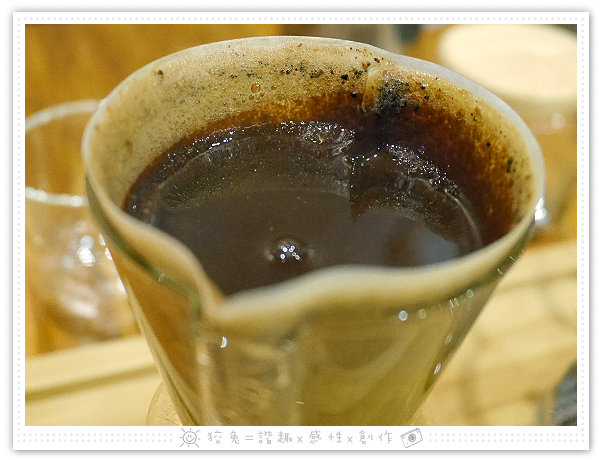 [高雄食記] 黑浮咖啡‧高美店~今年最推的複合式咖啡廳！