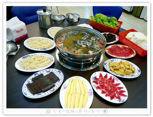 [台南食記] 食紳枸尾雞~清純系溫補火鍋新選擇！