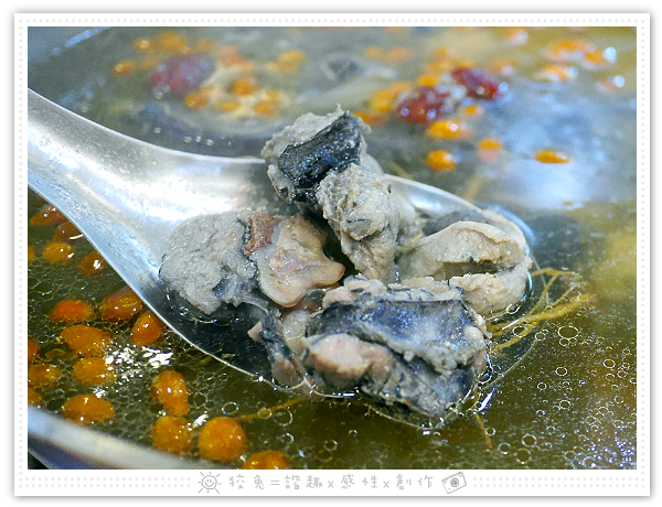 [台南食記] 食紳枸尾雞~清純系溫補火鍋新選擇！