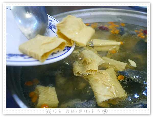 [台南食記] 食紳枸尾雞~清純系溫補火鍋新選擇！